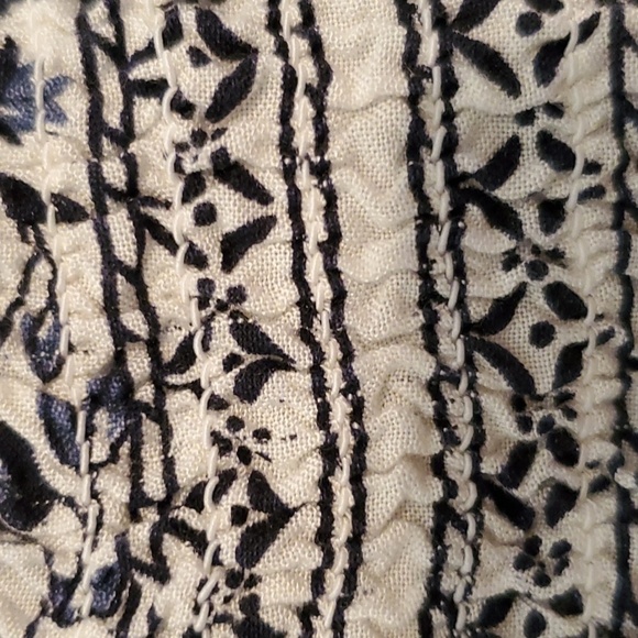 NWOT Floral Print Stretchy Smocked Ruffled Hem Tank Top Size Small - Picture 2 of 7